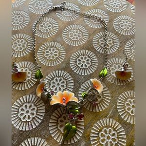 Flower Necklace With Green Leaves with earrings